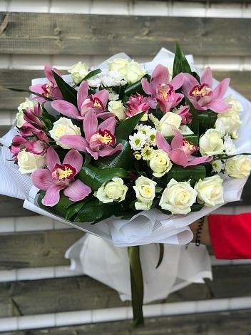 Букет цветов из: Розы и Хризантемы в Тахтамукай