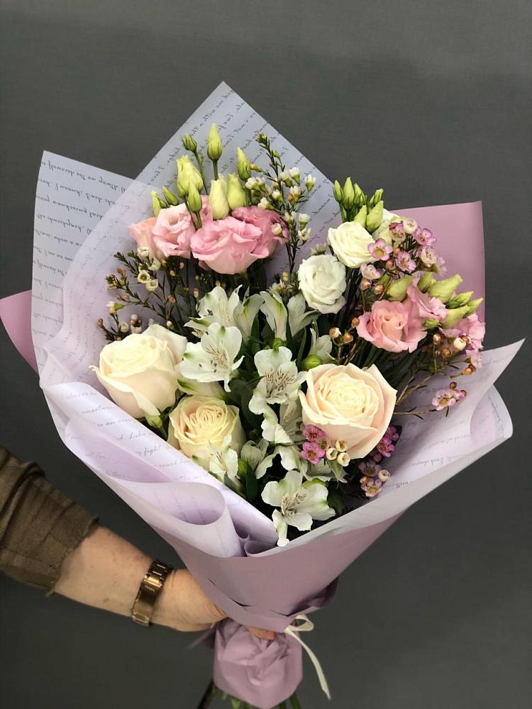 Букет цветов из: Альстромерии, Розы и Лизиантусы в Тахтамукай