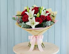 Букет цветов из:  Лилии и Розы в Тахтамукай