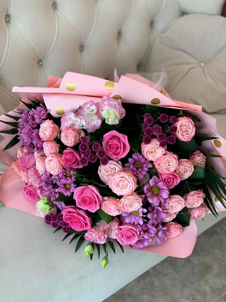 Букет цветов из: Хризантемы, Розы и Лизиантусы в Тахтамукай