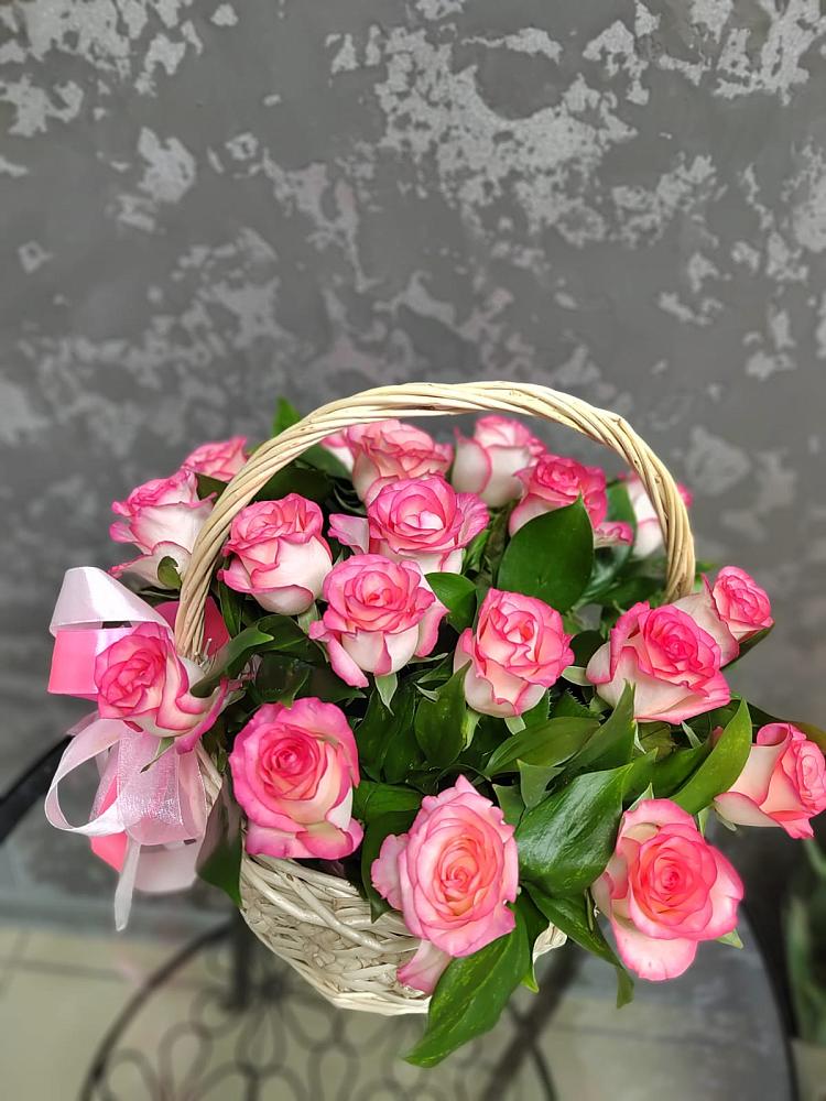 Цветочная композиция из Розы в корзине в Тахтамукай