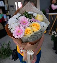 Букет цветов из:  Герберы, Розы и Хризантемы в Тахтамукай