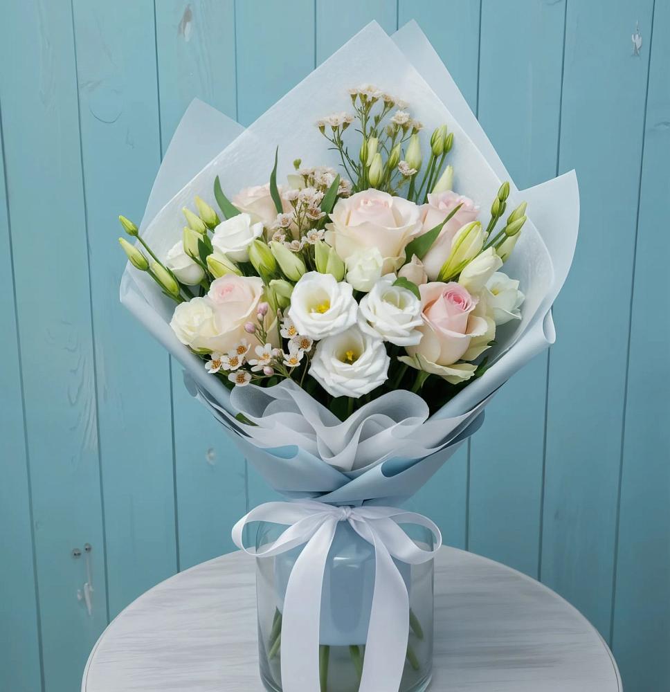 Букет цветов из: Розы и Лизиантусы в Тахтамукай