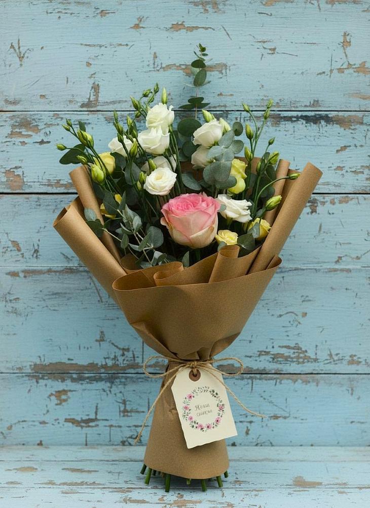 Букет цветов из: Розы и Лизиантусы в Тахтамукай