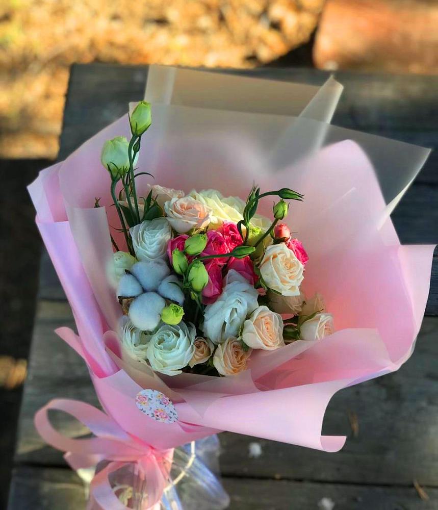 Букет цветов из: Розы и Лизиантусы в Тахтамукай