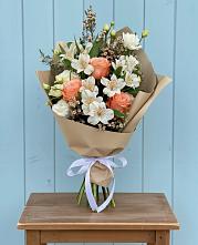 Букет цветов из:  Альстромерии, Лизиантусы, Розы и Хризантемы #REPLACE_PRED# Тахтамукай