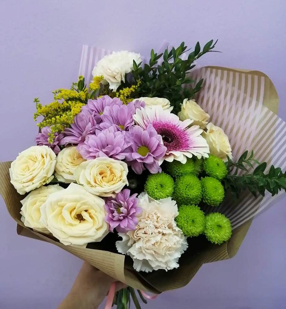 Букет цветов из: Хризантемы, Розы, Гвоздики и Герберы в Тахтамукай