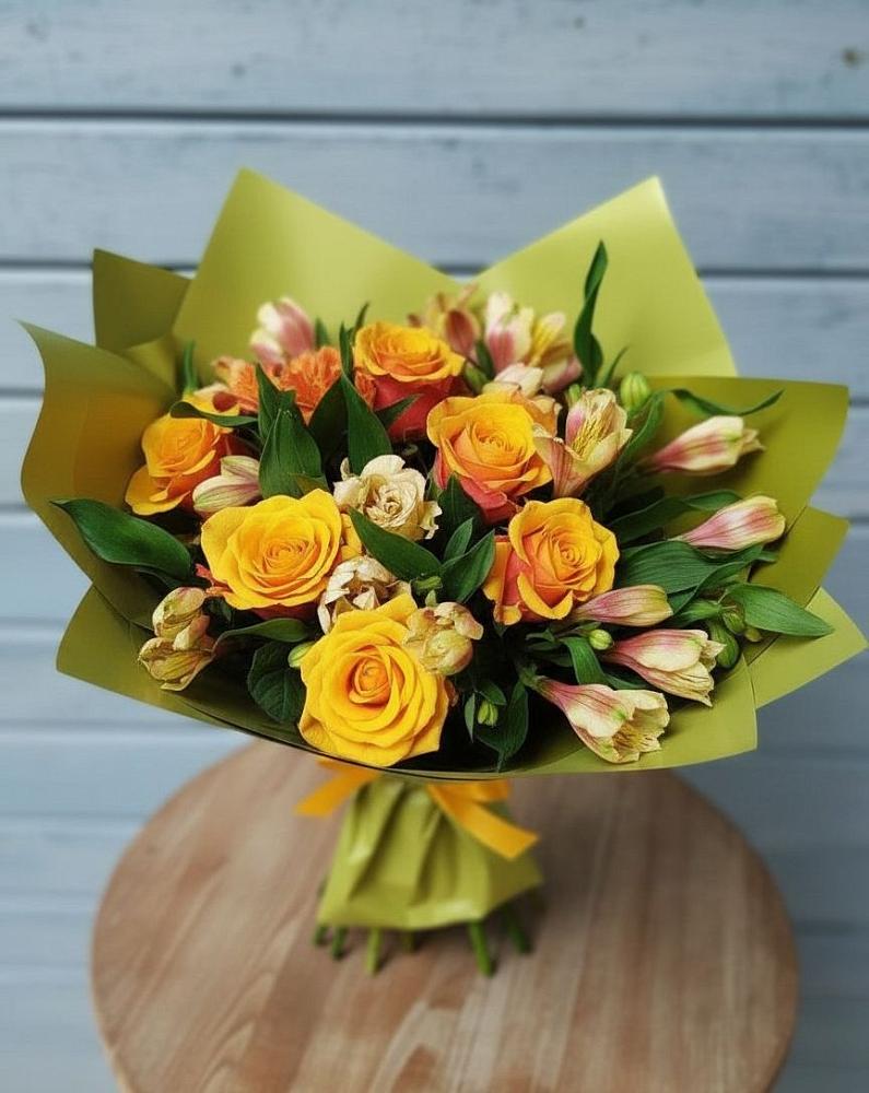 Букет цветов из: Альстромерии и Розы в Тахтамукай