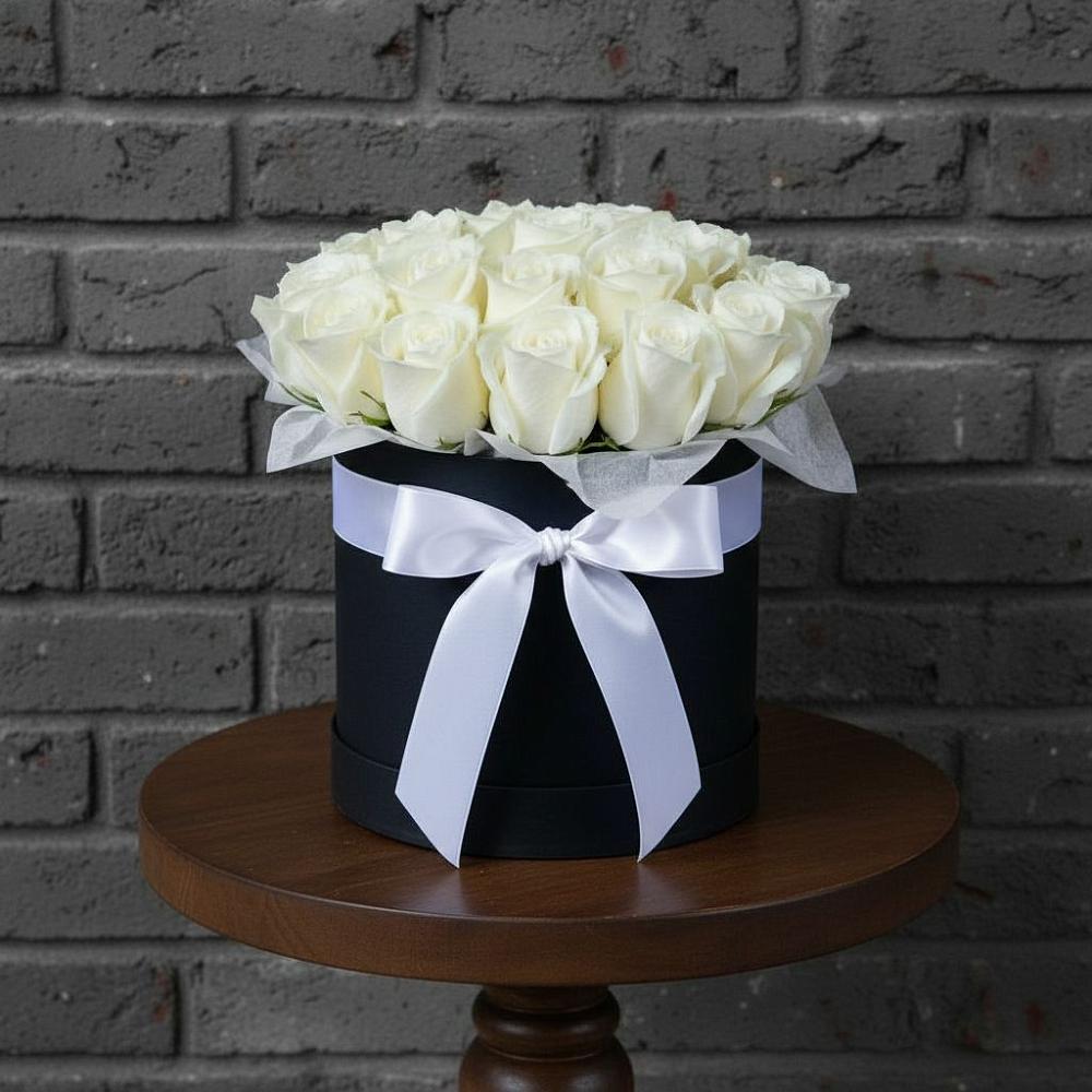 Цветочная композиция из Розы в шляпной коробке в Тахтамукай