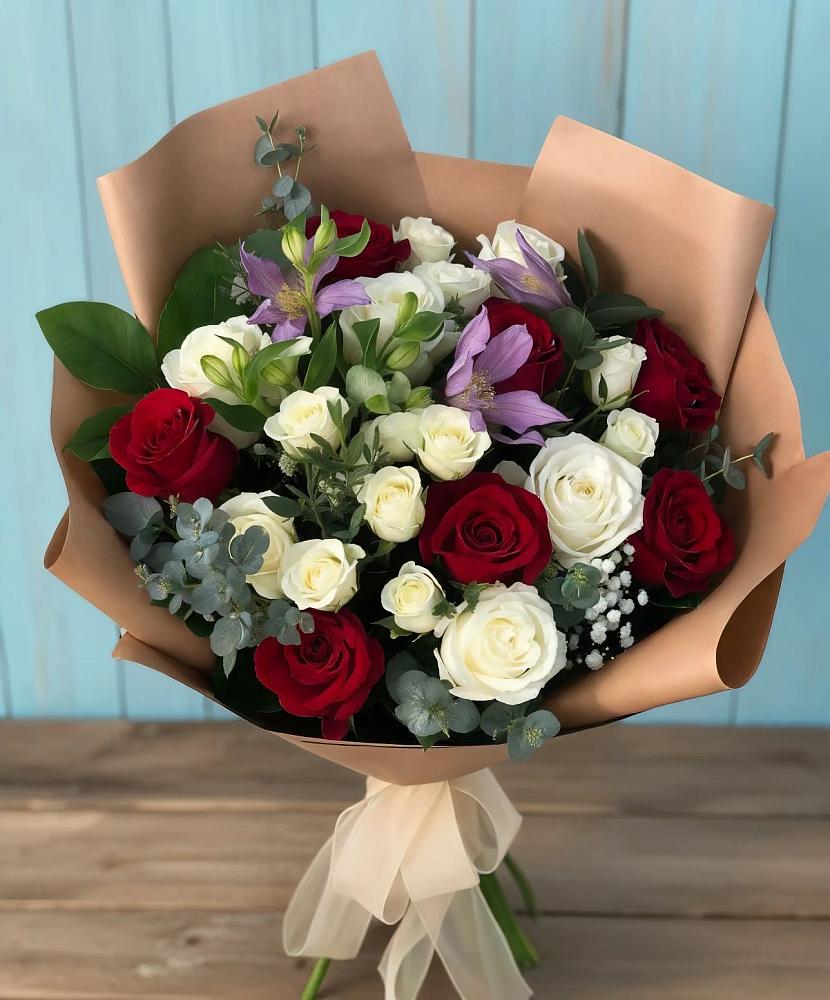 Букет цветов из: Розы и Альстромерии в Тахтамукай