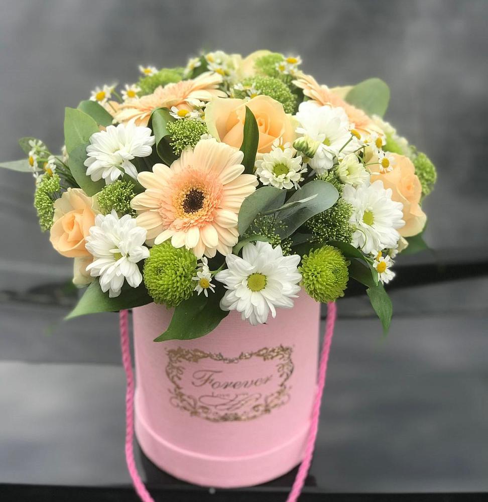 Цветочная композиция из Розы, Герберы и Хризантемы в шляпной коробке в Тахтамукай