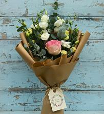 Букет цветов из:  Розы и Лизиантусы в Тахтамукай