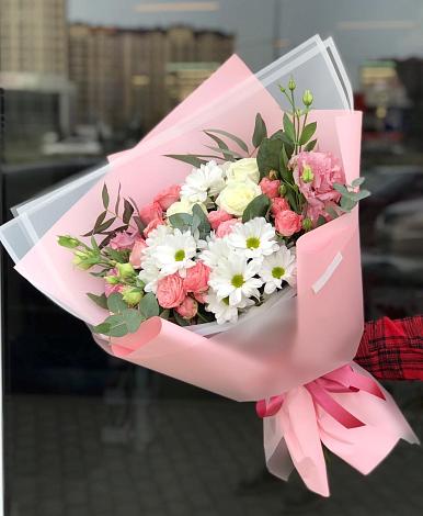Букет цветов из: Розы, Лизиантусы и Хризантемы в Тахтамукай
