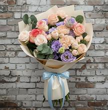Букет цветов из:  Розы, Лизиантусы и Гвоздики в Тахтамукай