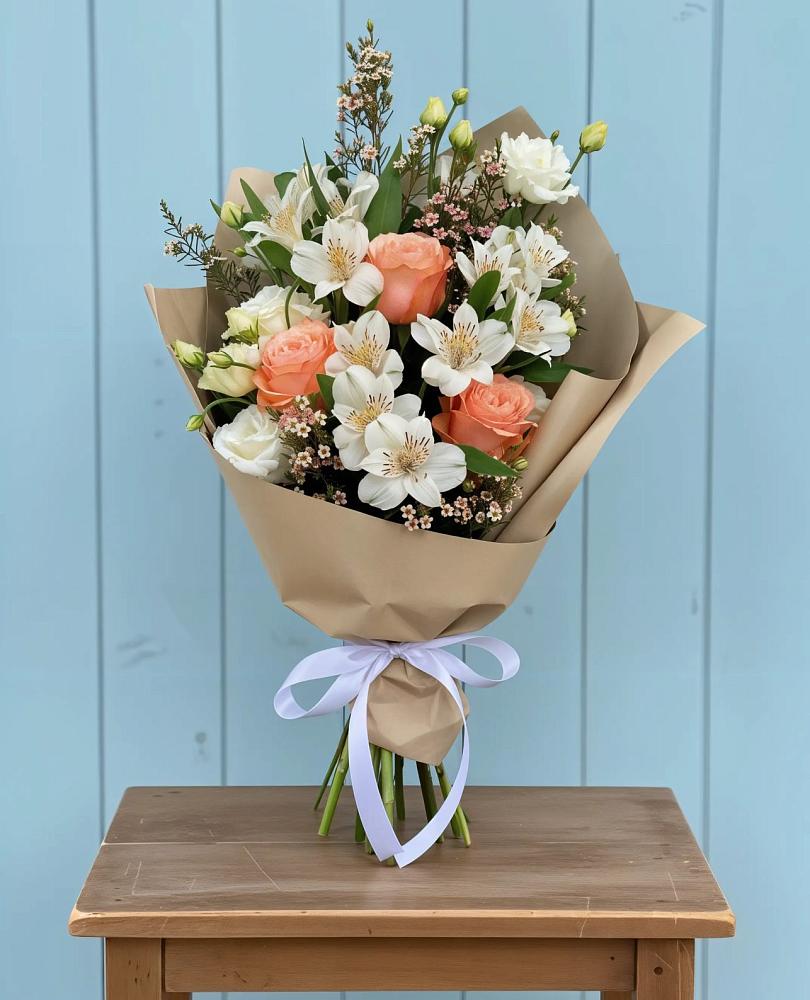 Букет цветов из: Альстромерии, Лизиантусы, Розы и Хризантемы в Тахтамукай