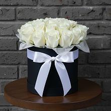 Цветочная композиция из Розы в шляпной коробке в Тахтамукай