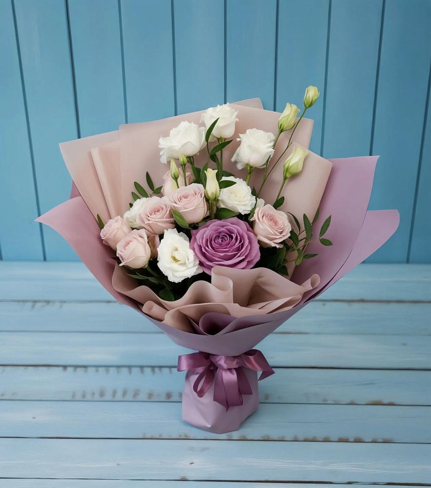 Букет цветов из: Розы и Лизиантусы в Тахтамукай